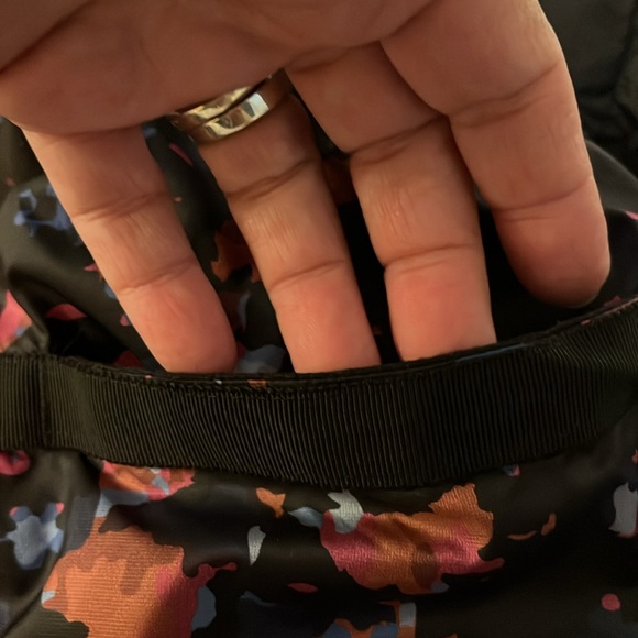 Lululemon Four The Helluvit size 4
Black/Dandy Digie Multi Liner Coat - Picture 12 of 15